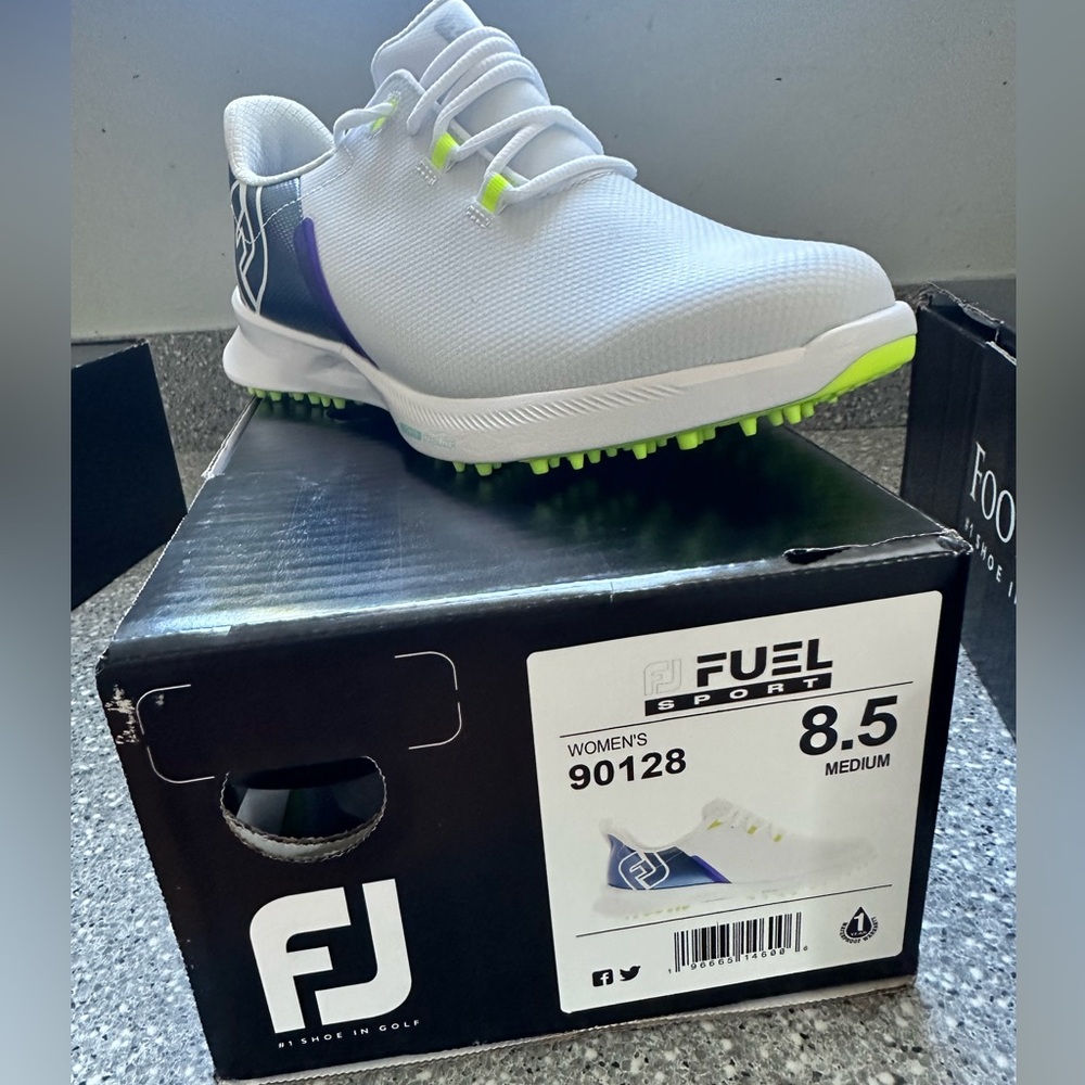 Footjoy Spikeless golf shoes